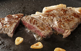 漢方和牛ロースステーキは、赤身が多く旨みたっぷり